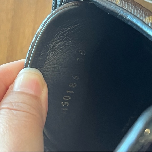 Like new - Louis Vuitton Size 38 Front Row Sneakers - Picture 3 of 5